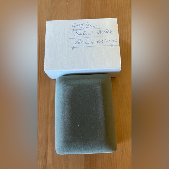 NEW Vintage Nolan Miller Gold and Gray Enamel Floral Brooch Set - Picture 4 of 8